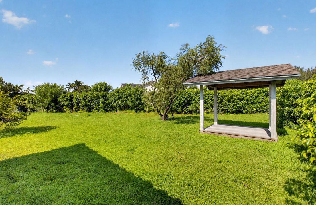 Aerial pie shaped lot .37 acre