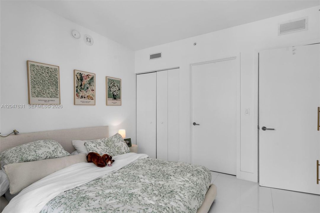 For Sale: $869,000 (2 beds, 2 baths, 1279 Square Feet)