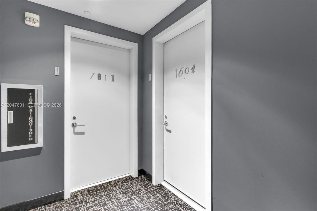 For Sale: $869,000 (2 beds, 2 baths, 1279 Square Feet)