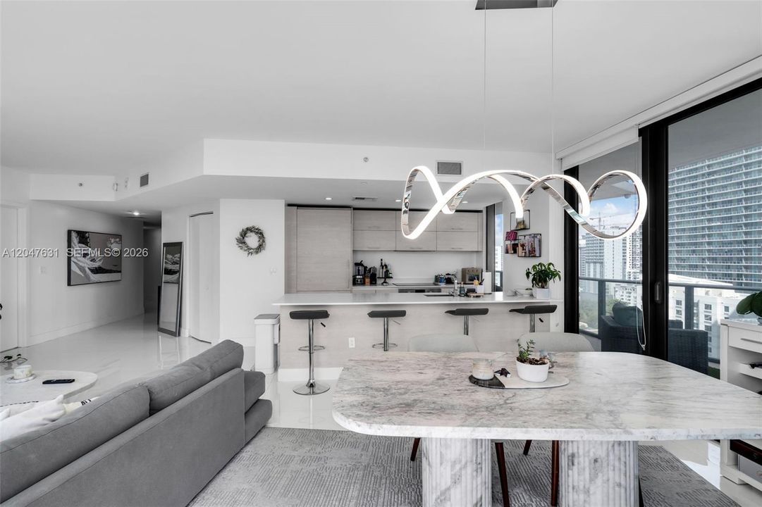 For Sale: $869,000 (2 beds, 2 baths, 1279 Square Feet)