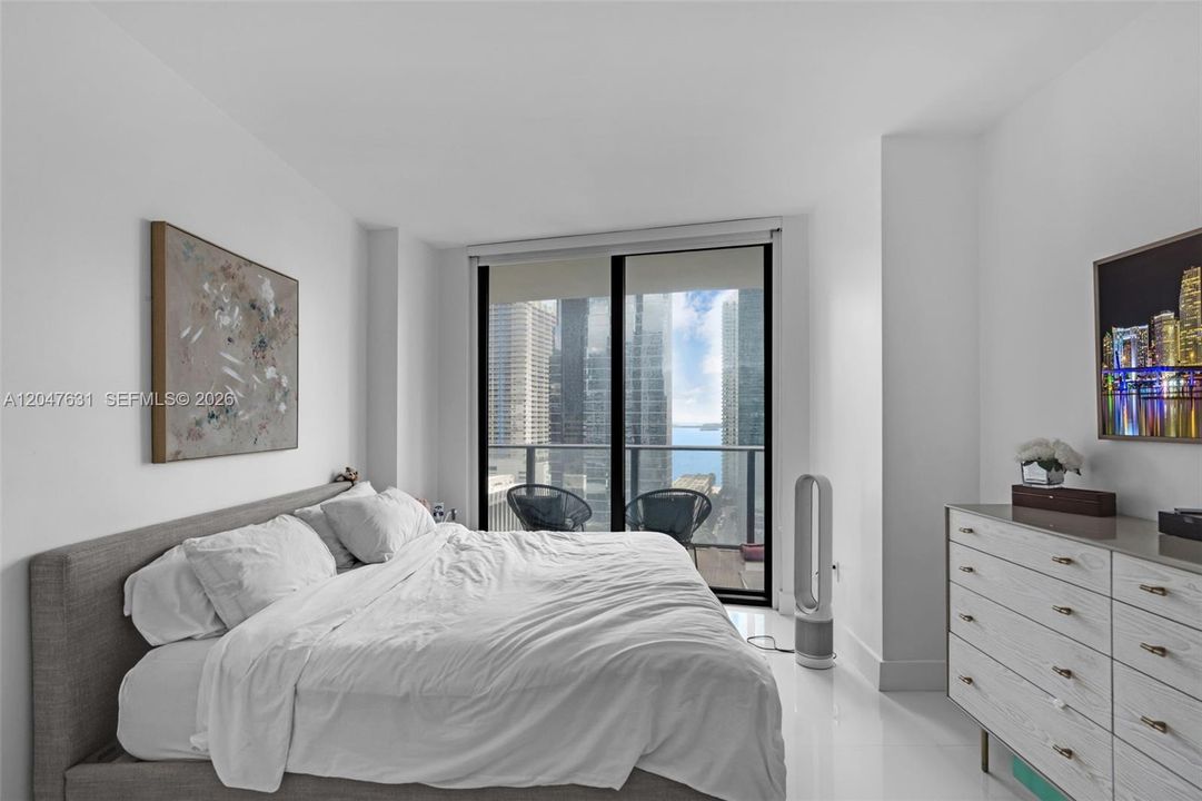 For Sale: $869,000 (2 beds, 2 baths, 1279 Square Feet)