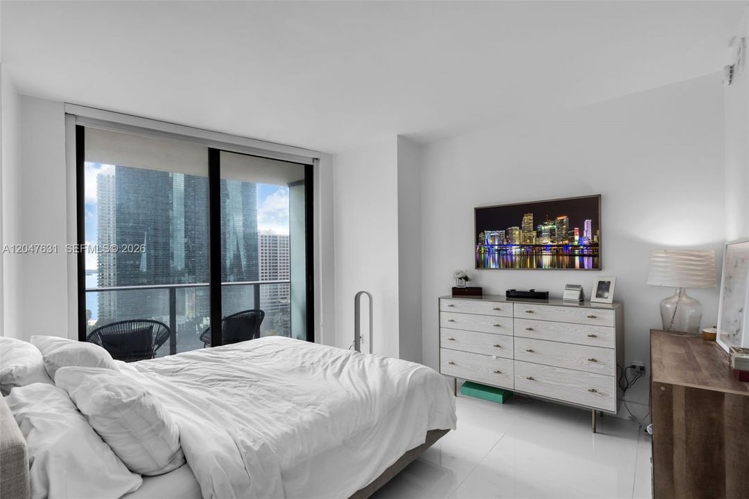 For Sale: $869,000 (2 beds, 2 baths, 1279 Square Feet)