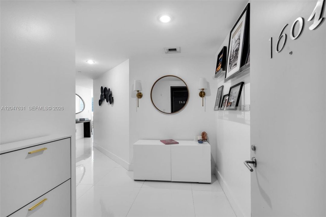 For Sale: $869,000 (2 beds, 2 baths, 1279 Square Feet)