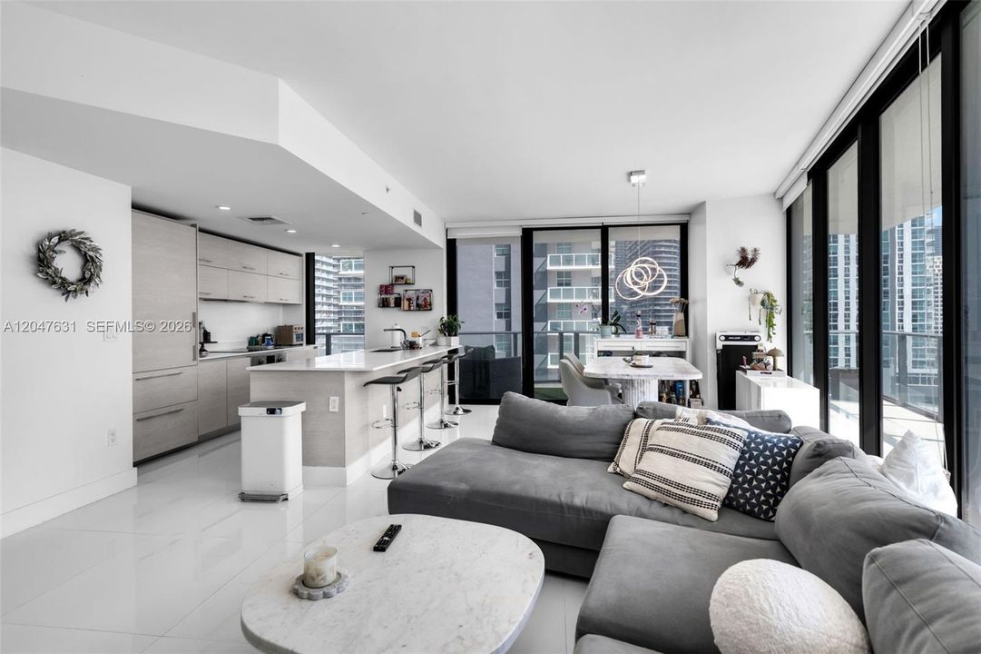 For Sale: $869,000 (2 beds, 2 baths, 1279 Square Feet)