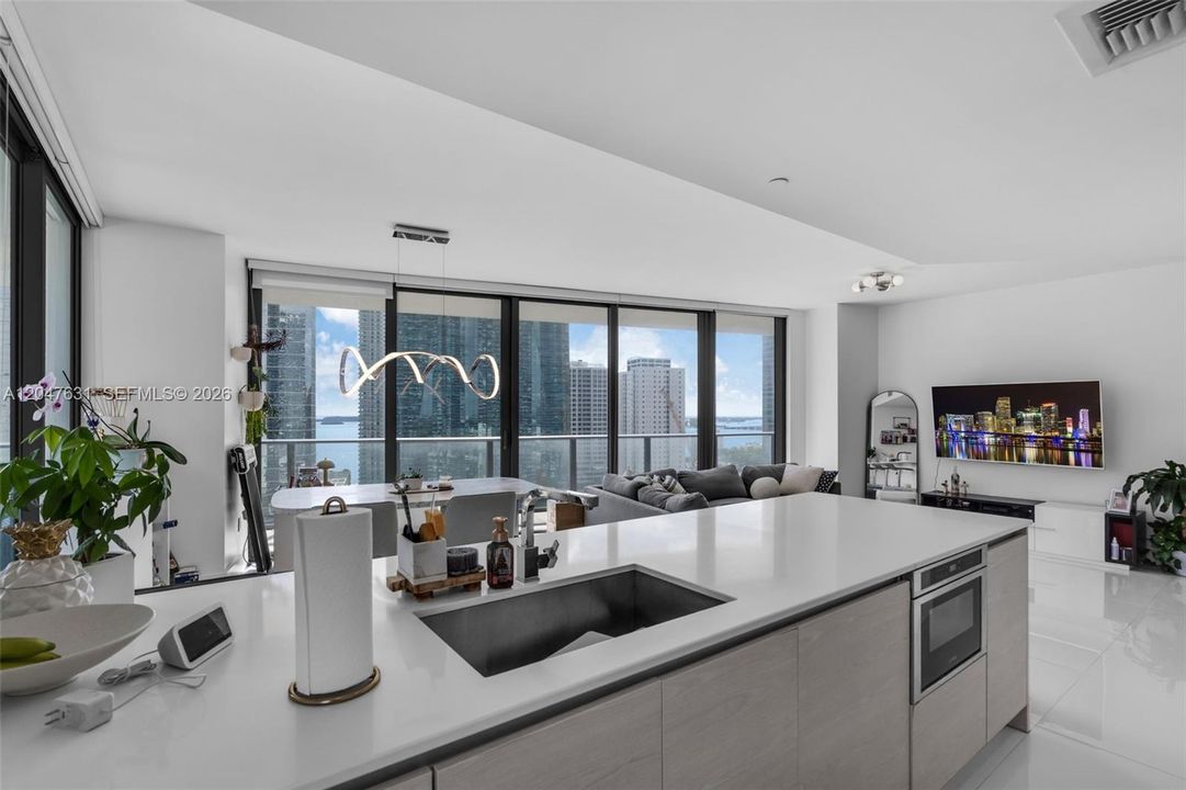 For Sale: $869,000 (2 beds, 2 baths, 1279 Square Feet)