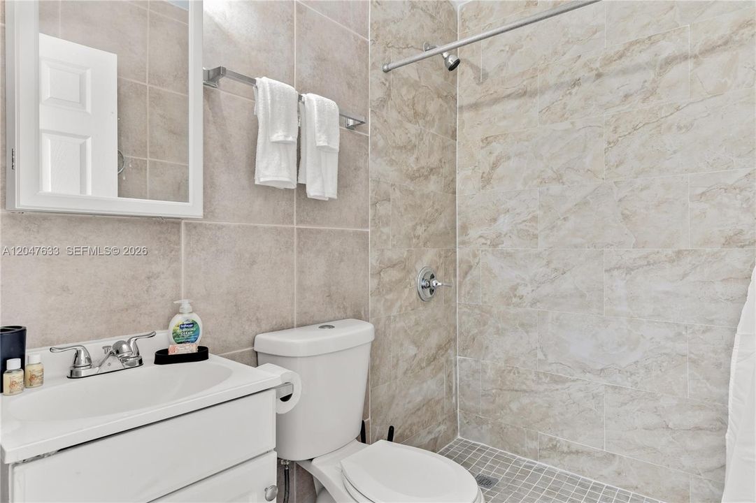 На продажу: $525,000 (4 спален, 2 ванн, 1390 Квадратных фут)