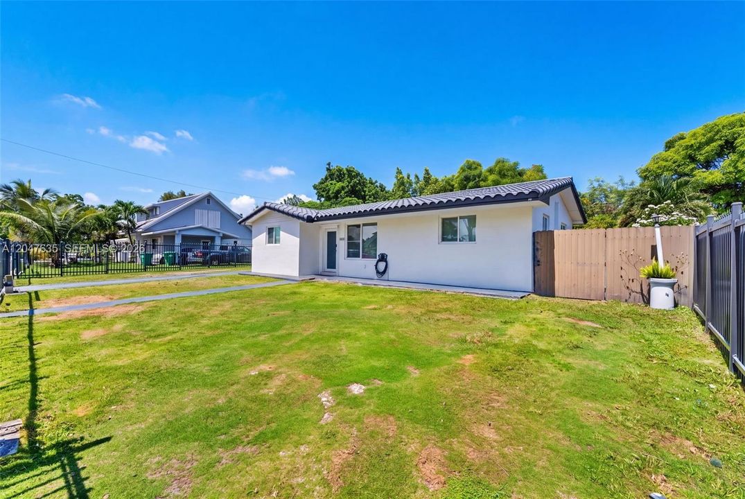 For Sale: $614,000 (3 beds, 2 baths, 1288 Square Feet)