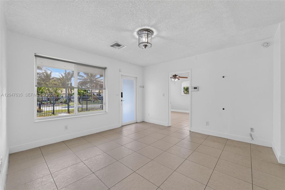 For Sale: $614,000 (3 beds, 2 baths, 1288 Square Feet)