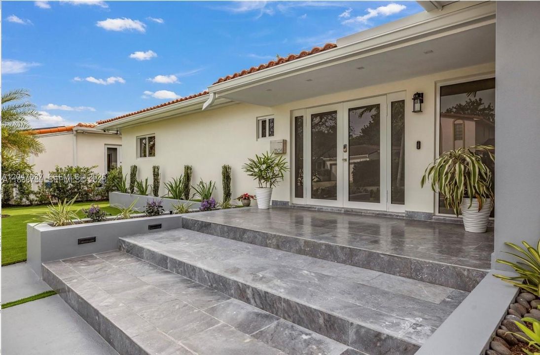 En Renta: $13,500 (3 camas, 3 baños, 2296 Pies cuadrados)
