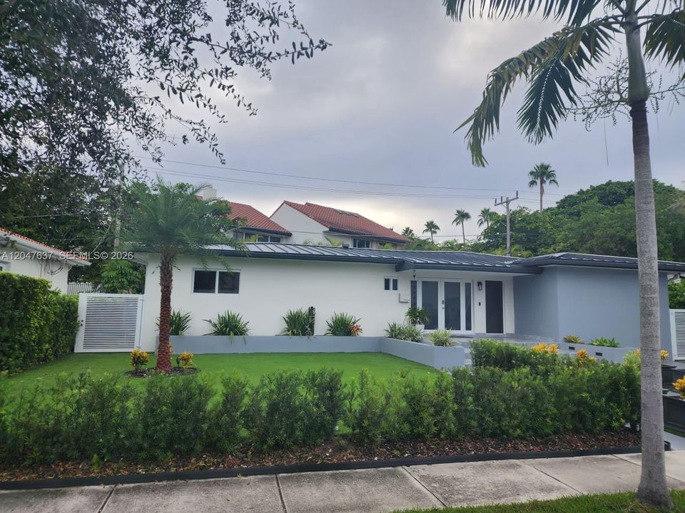 En Renta: $13,500 (3 camas, 3 baños, 2296 Pies cuadrados)