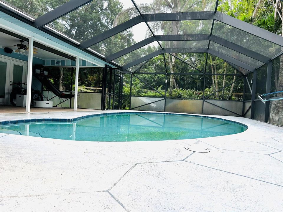 screened pool
