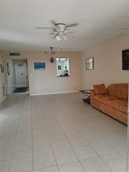 На продажу: $104,000 (1 спален, 2 ванн, 925 Квадратных фут)