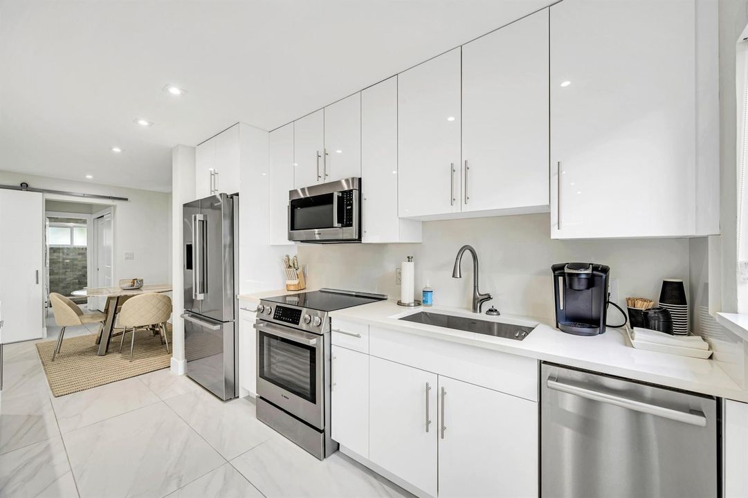 425 BAYSHORE DR #15-21