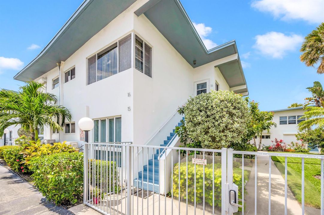 425 BAYSHORE DR #15-2