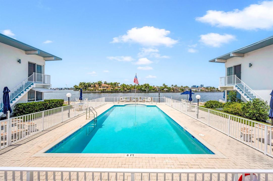 425 BAYSHORE DR #15-8