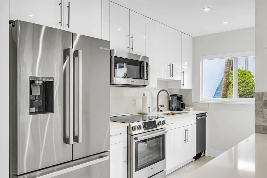 425 BAYSHORE DR #15-17