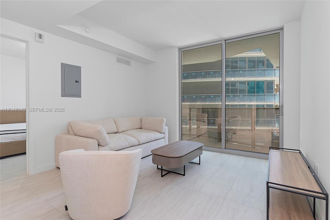 For Rent: $4,700 (1 beds, 1 baths, 833 Square Feet)