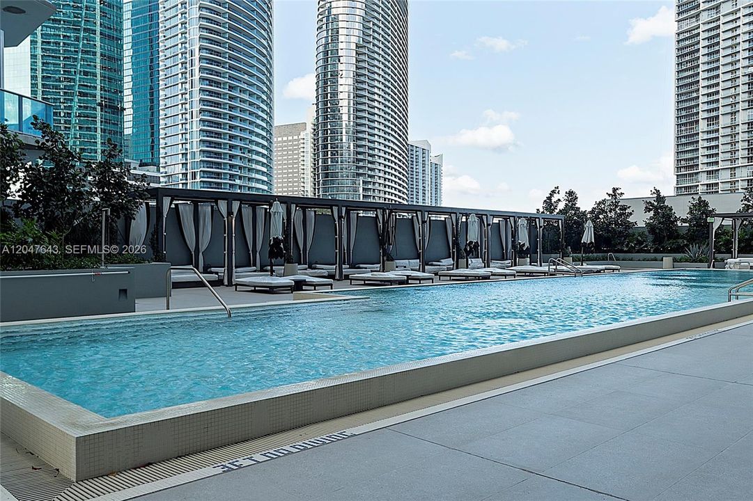 For Rent: $4,700 (1 beds, 1 baths, 833 Square Feet)