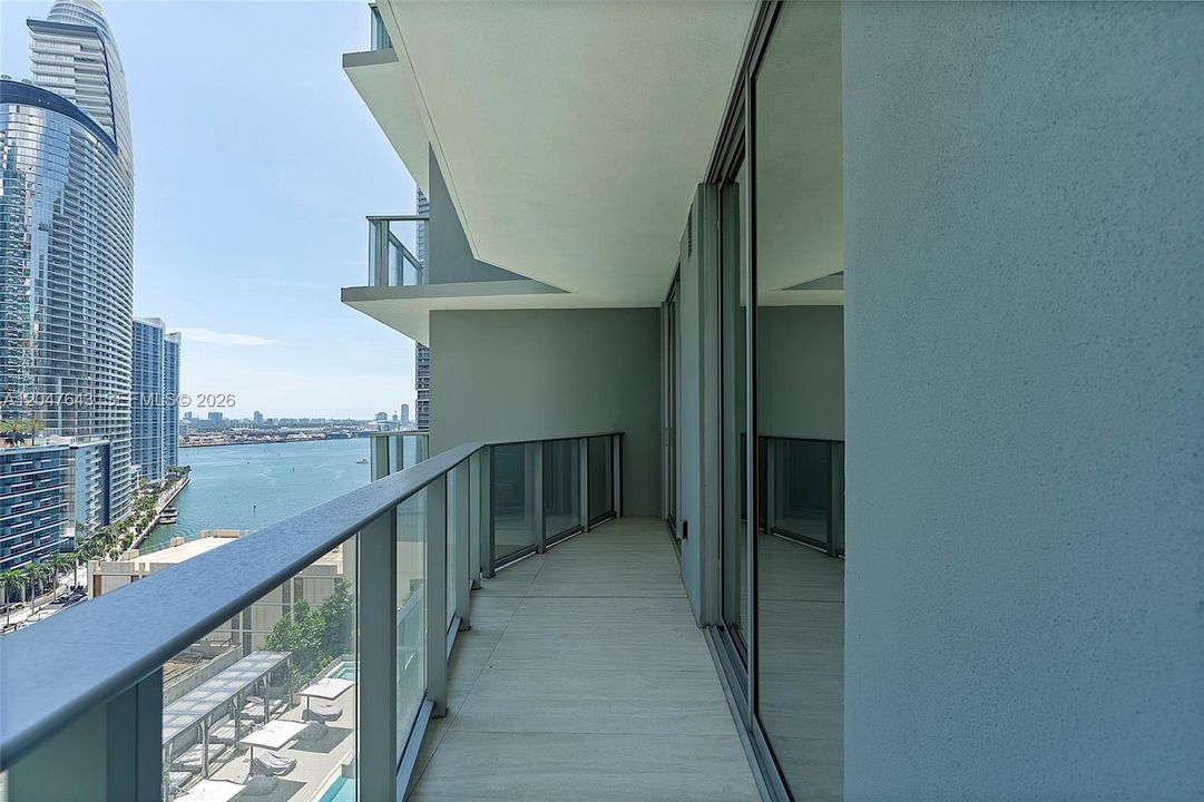 For Rent: $4,700 (1 beds, 1 baths, 833 Square Feet)