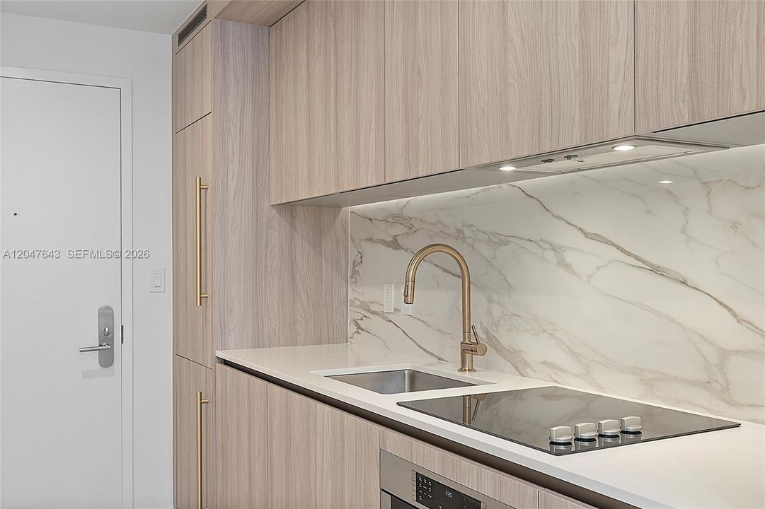 For Rent: $4,700 (1 beds, 1 baths, 833 Square Feet)