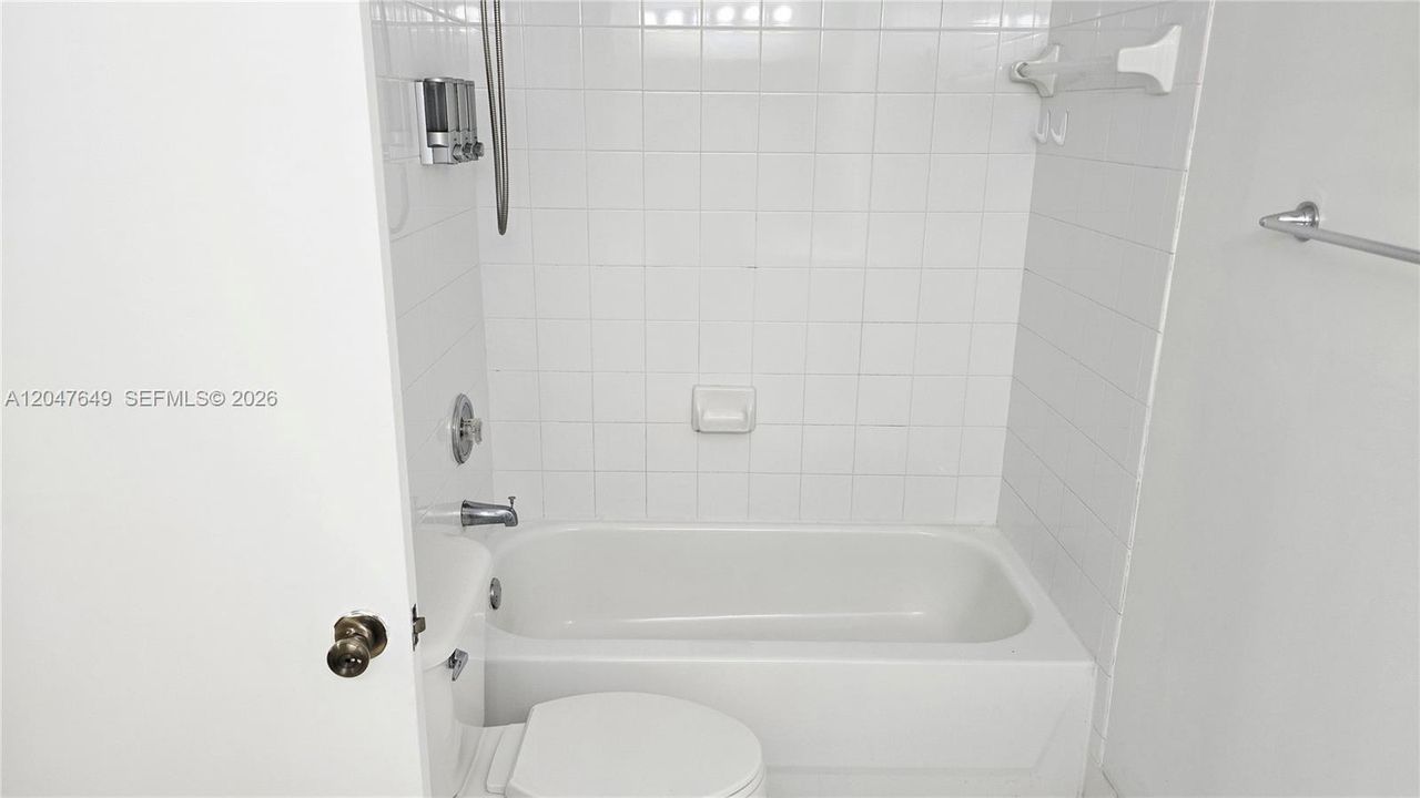 For Rent: $2,200 (2 beds, 2 baths, 1010 Square Feet)