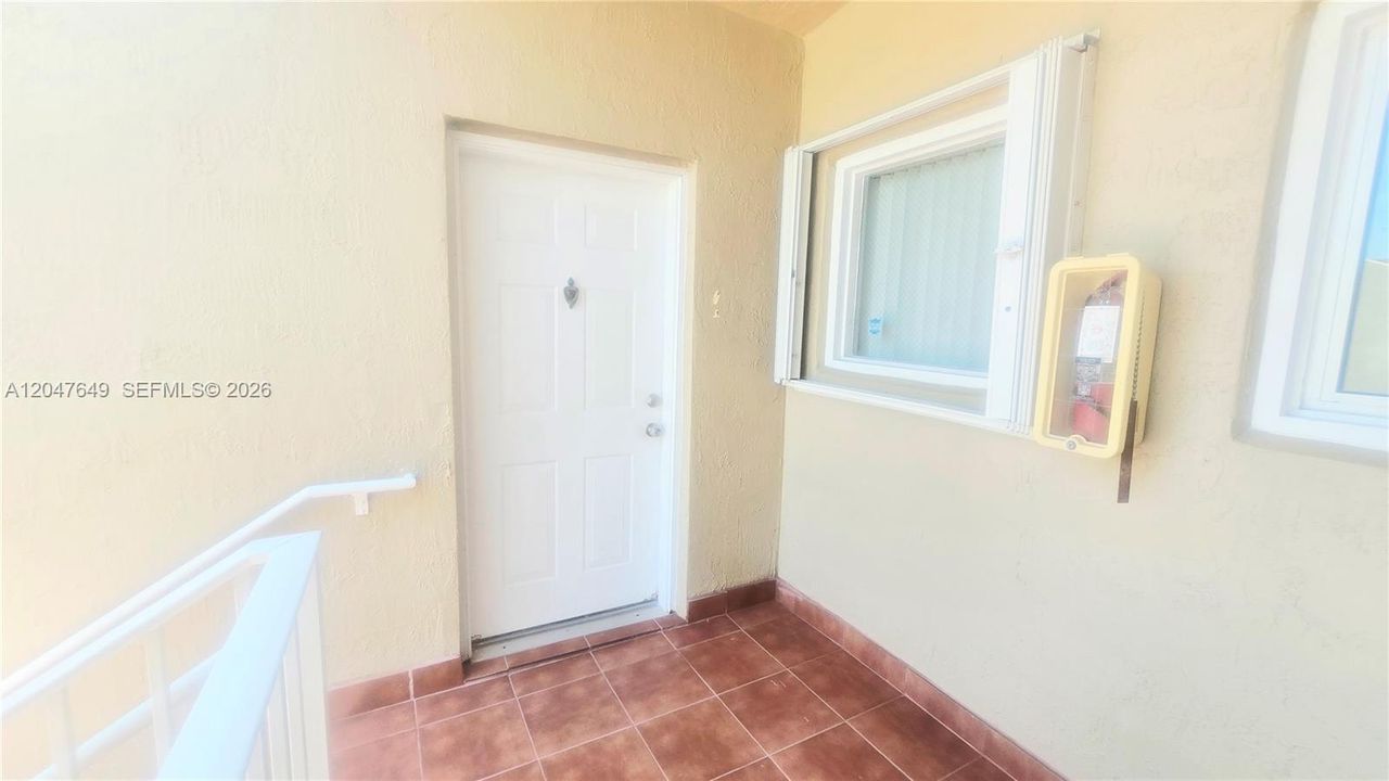 For Rent: $2,200 (2 beds, 2 baths, 1010 Square Feet)