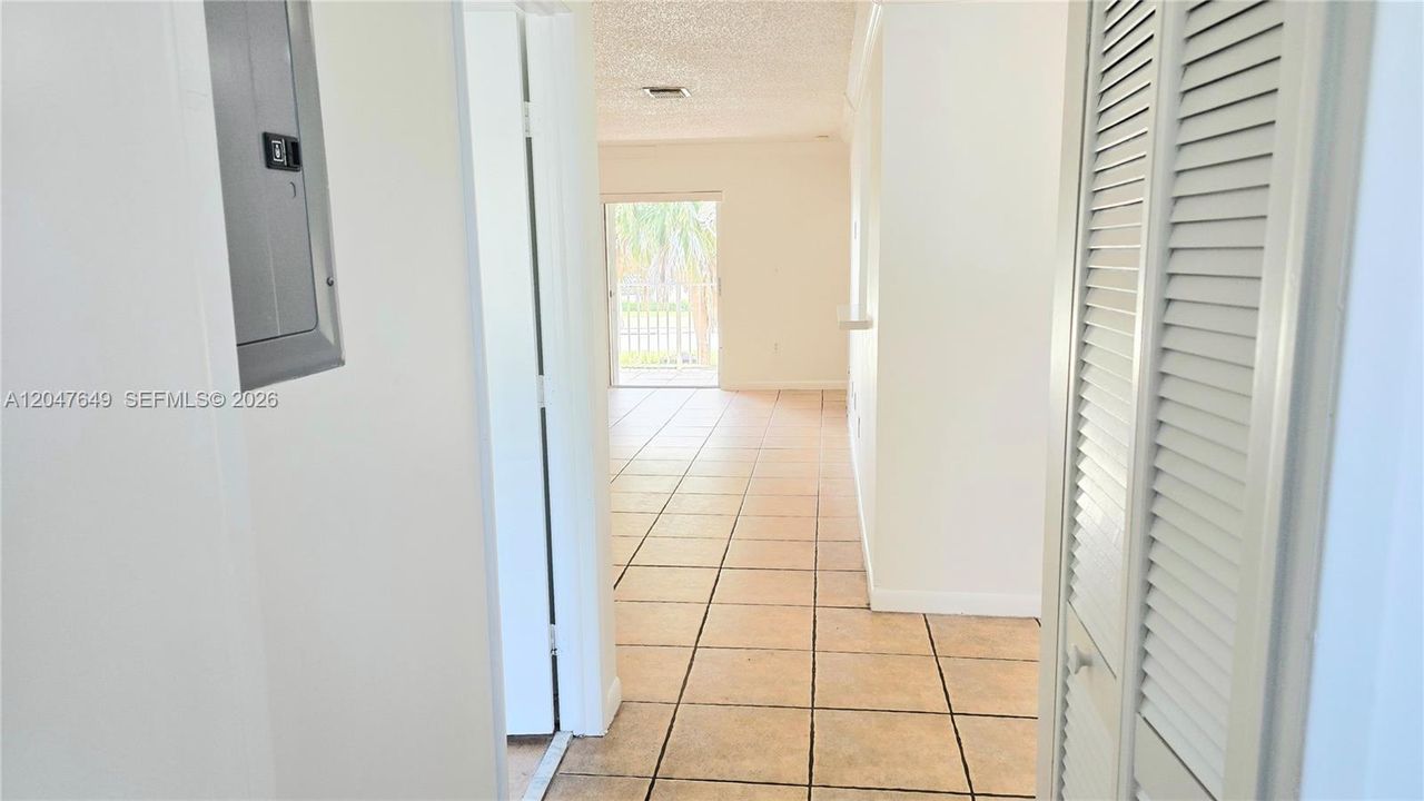 For Rent: $2,200 (2 beds, 2 baths, 1010 Square Feet)