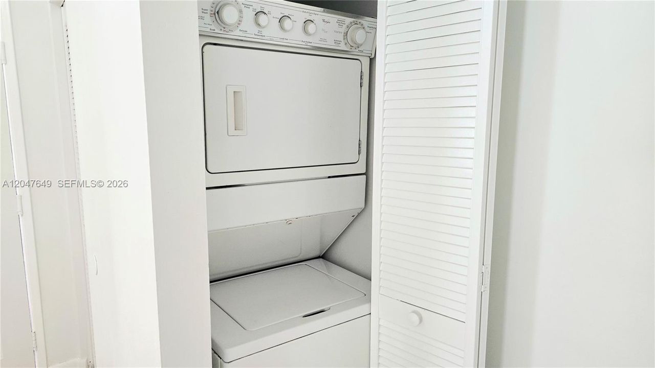 For Rent: $2,200 (2 beds, 2 baths, 1010 Square Feet)