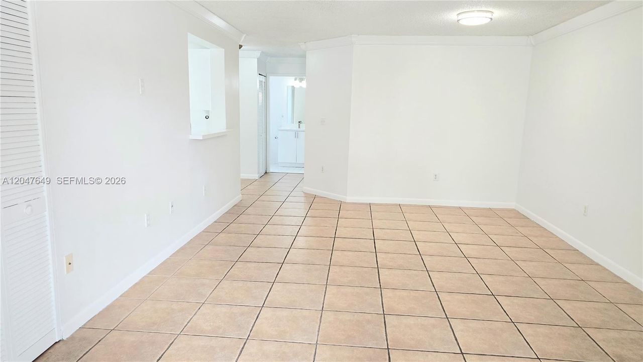 For Rent: $2,200 (2 beds, 2 baths, 1010 Square Feet)