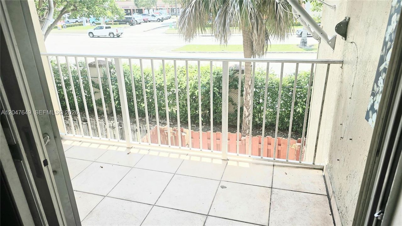 For Rent: $2,200 (2 beds, 2 baths, 1010 Square Feet)