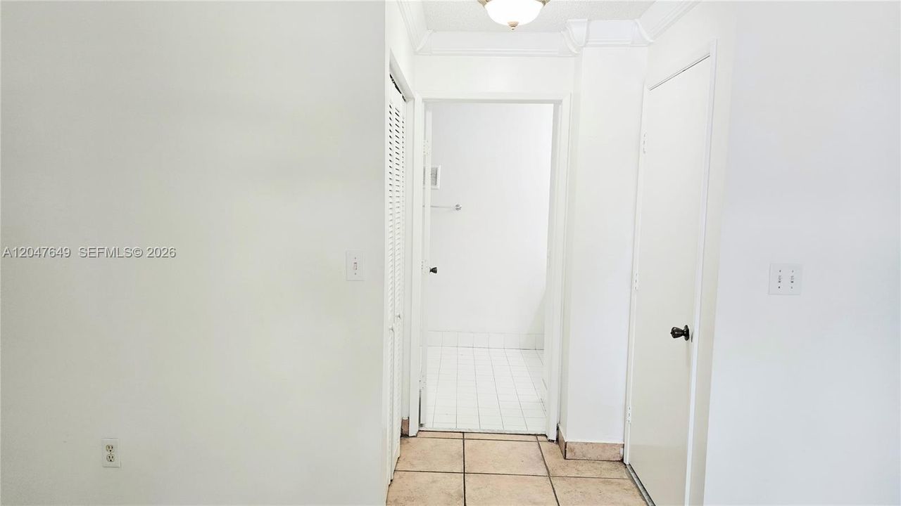 For Rent: $2,200 (2 beds, 2 baths, 1010 Square Feet)
