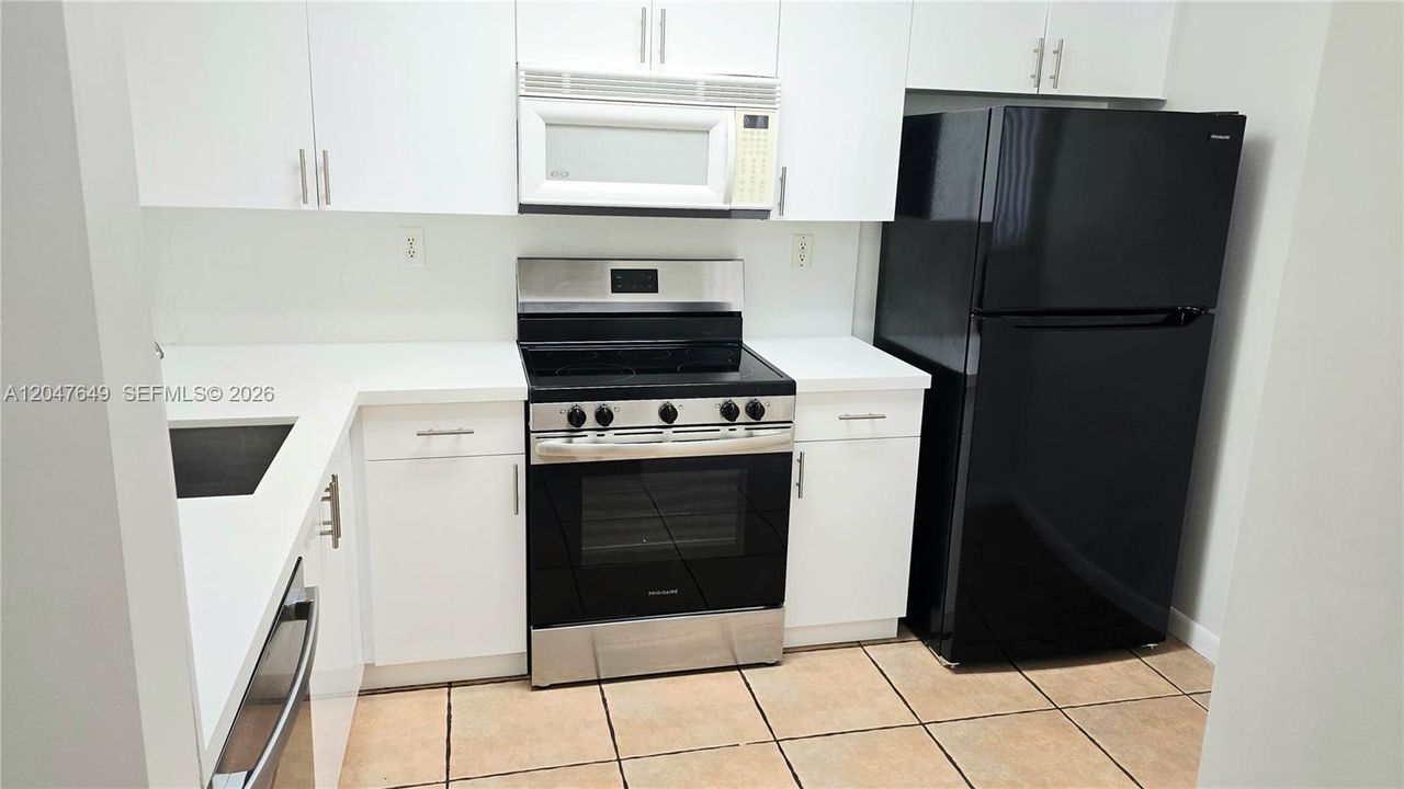 For Rent: $2,200 (2 beds, 2 baths, 1010 Square Feet)