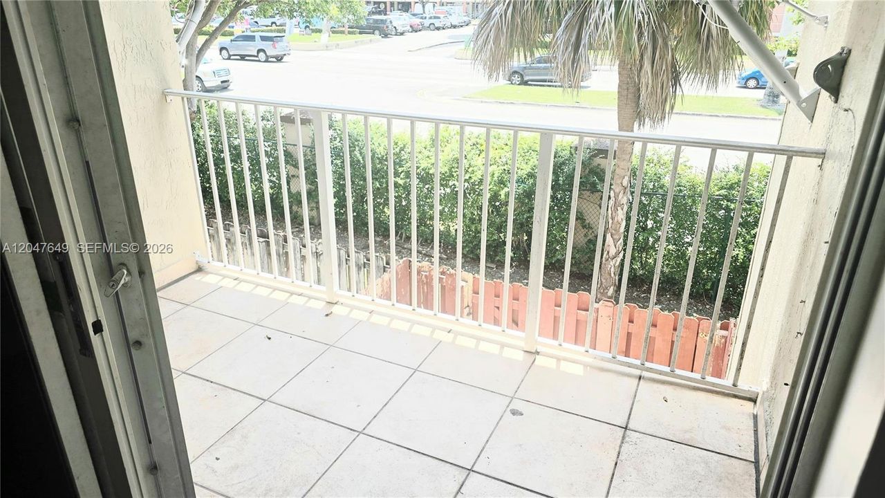 For Rent: $2,200 (2 beds, 2 baths, 1010 Square Feet)