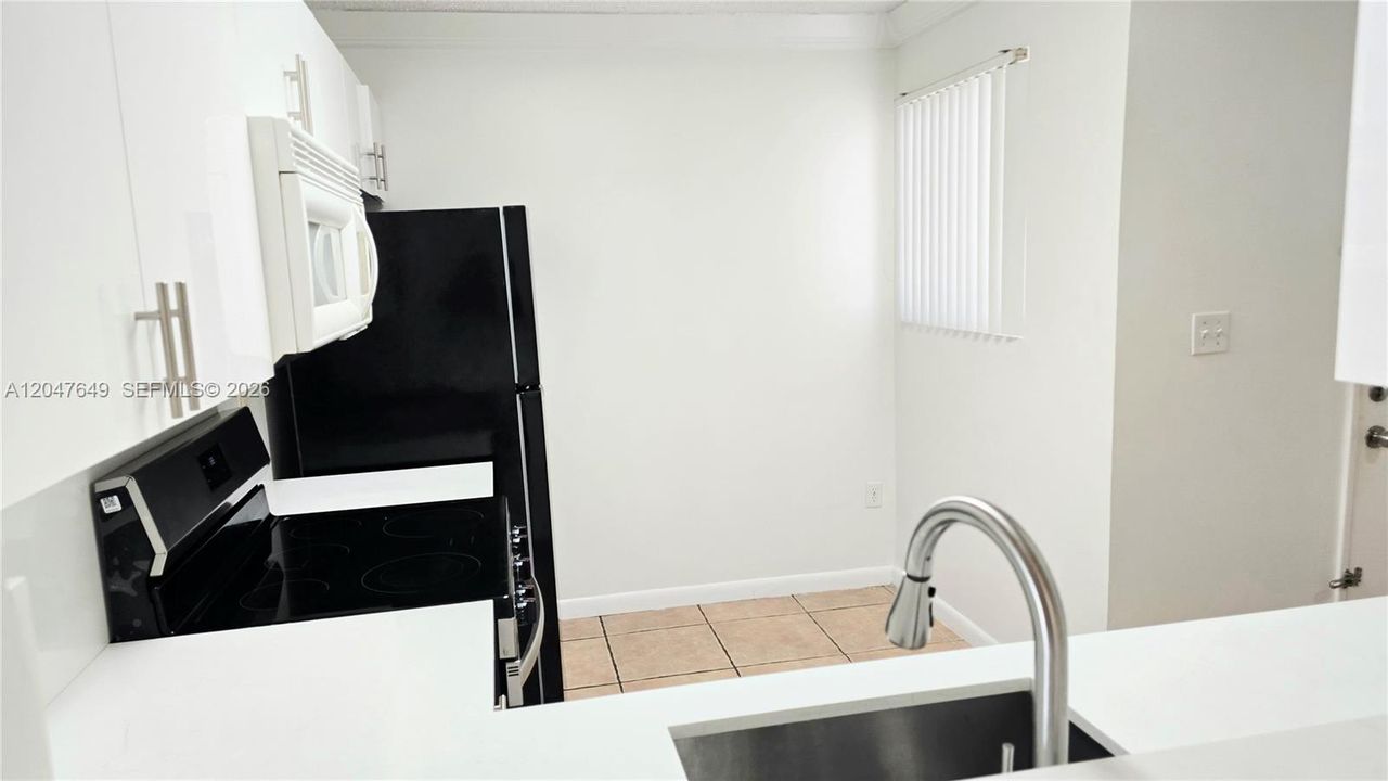 For Rent: $2,200 (2 beds, 2 baths, 1010 Square Feet)