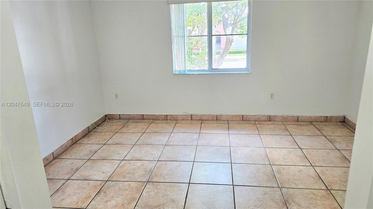 For Rent: $2,200 (2 beds, 2 baths, 1010 Square Feet)