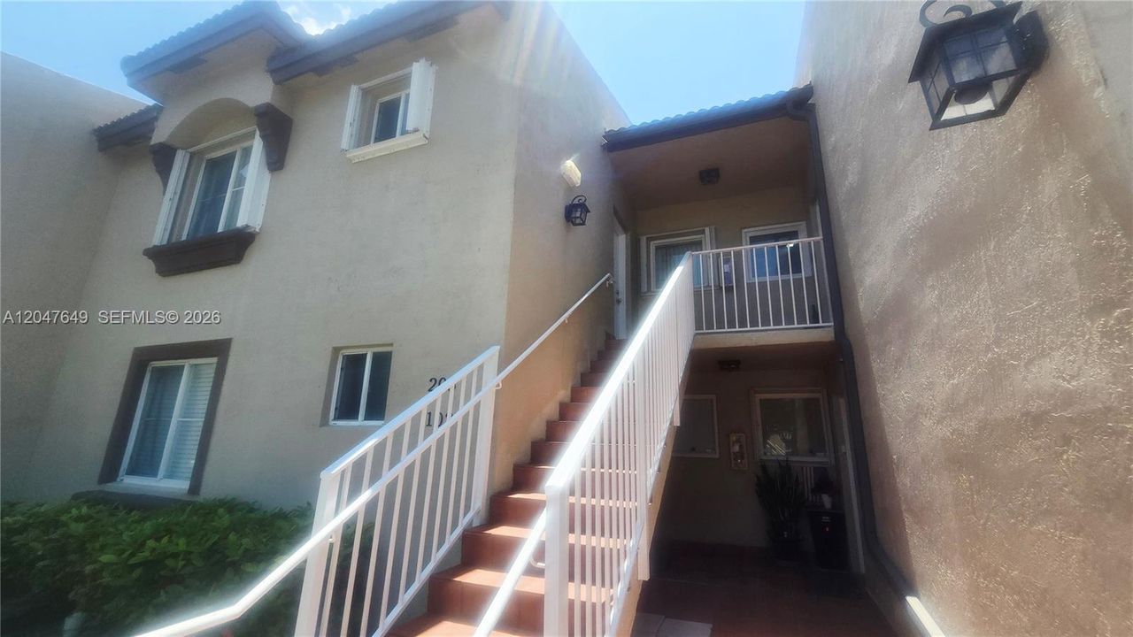For Rent: $2,200 (2 beds, 2 baths, 1010 Square Feet)