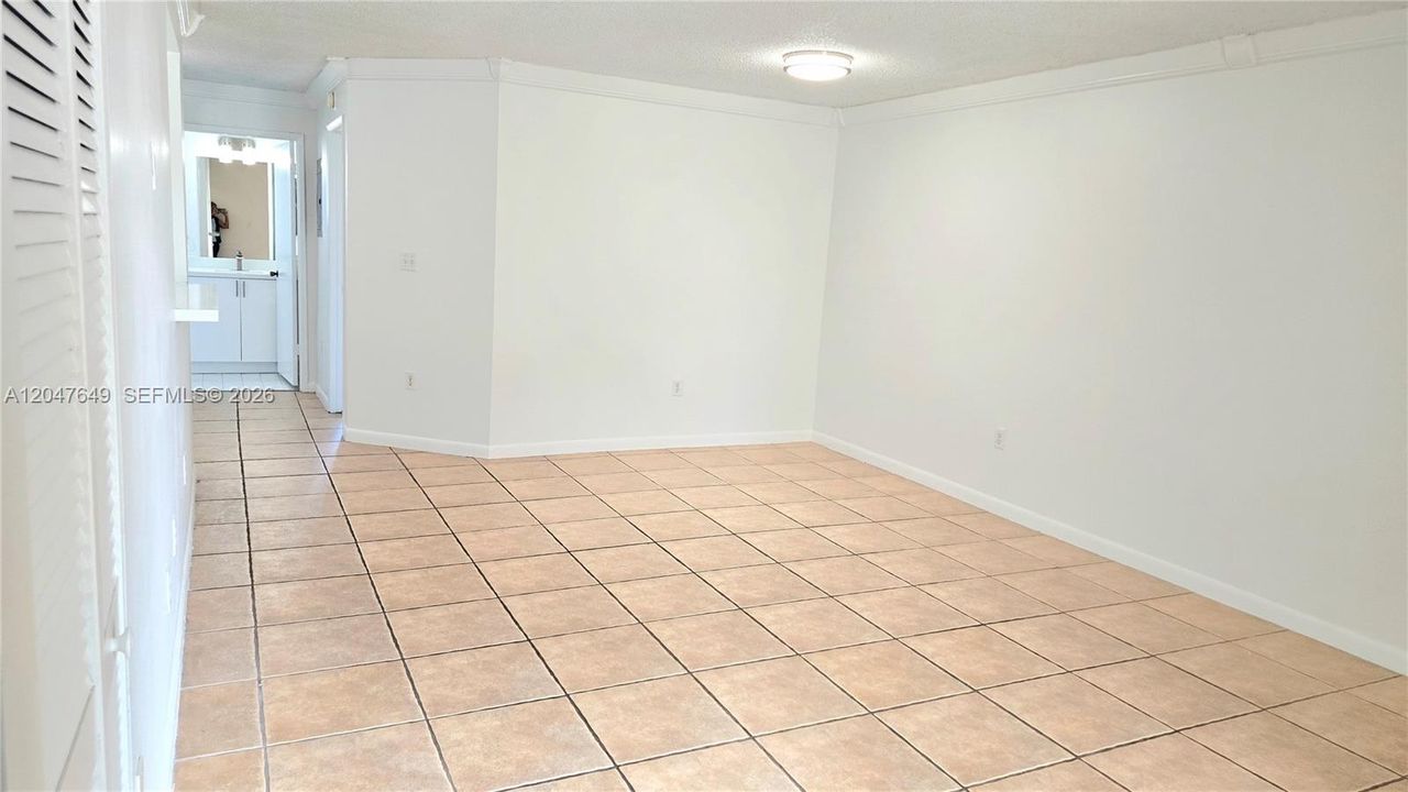 For Rent: $2,200 (2 beds, 2 baths, 1010 Square Feet)