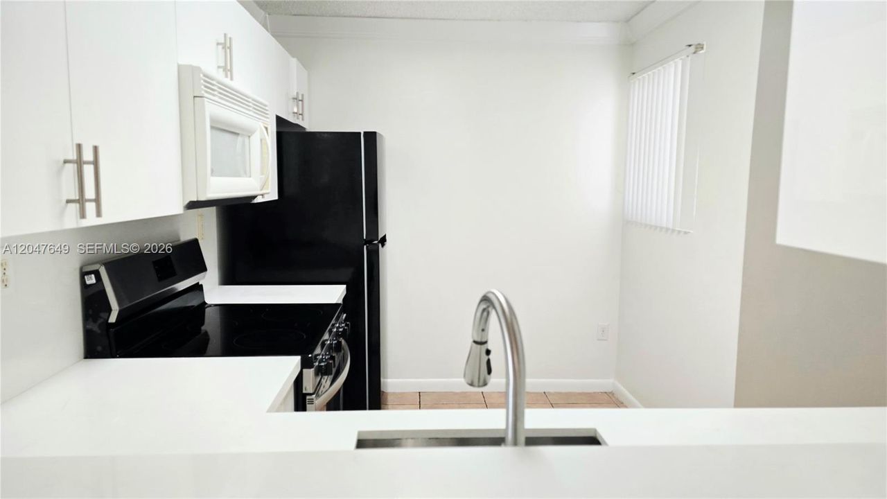 For Rent: $2,200 (2 beds, 2 baths, 1010 Square Feet)