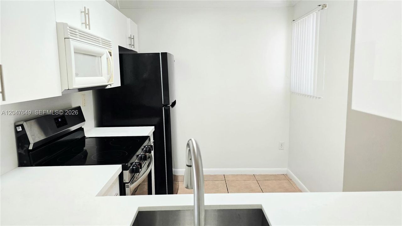 For Rent: $2,200 (2 beds, 2 baths, 1010 Square Feet)
