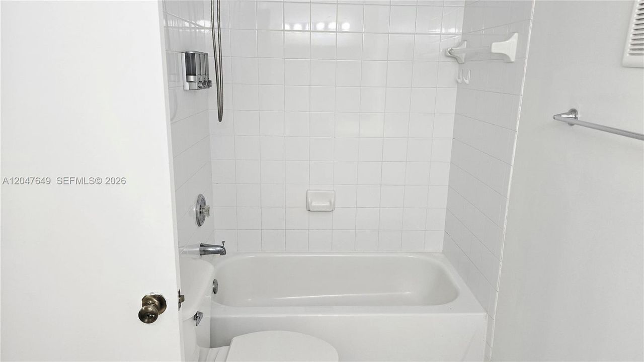 For Rent: $2,200 (2 beds, 2 baths, 1010 Square Feet)