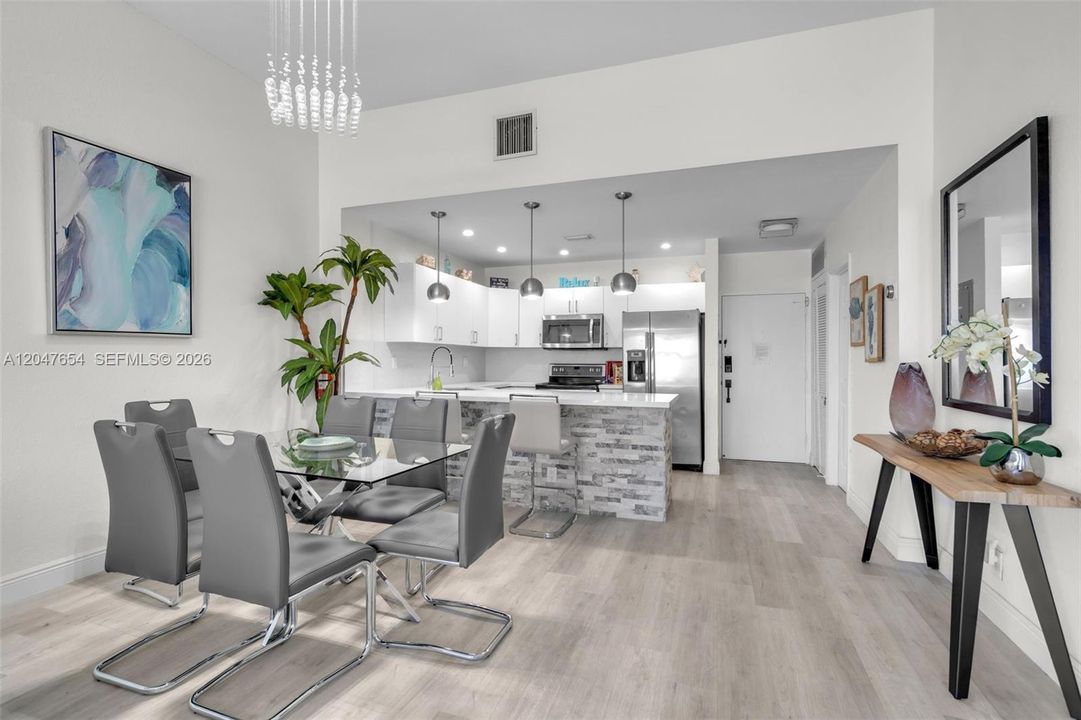 For Rent: $3,000 (1 beds, 1 baths, 896 Square Feet)