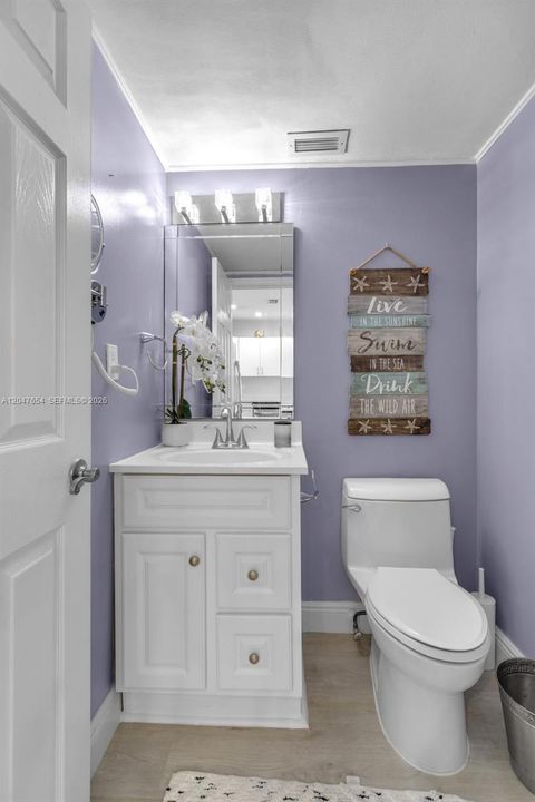 For Rent: $3,000 (1 beds, 1 baths, 896 Square Feet)