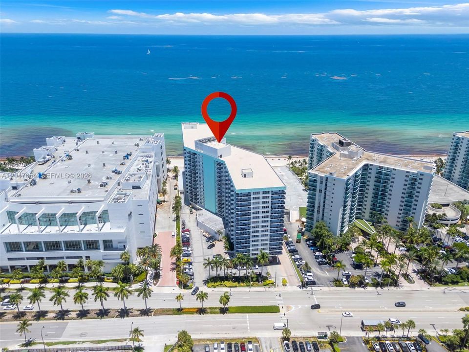 For Rent: $3,000 (1 beds, 1 baths, 896 Square Feet)