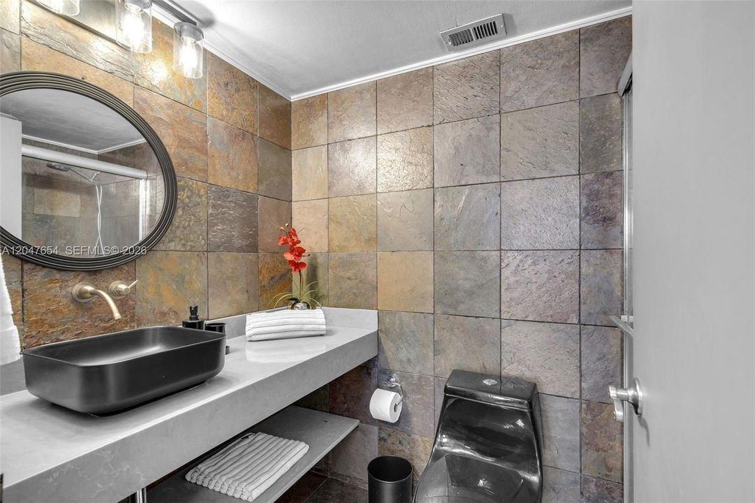 For Rent: $3,000 (1 beds, 1 baths, 896 Square Feet)