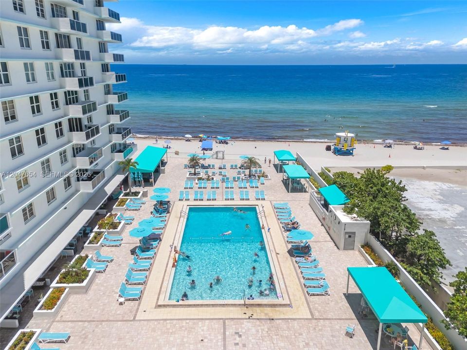 For Rent: $3,000 (1 beds, 1 baths, 896 Square Feet)
