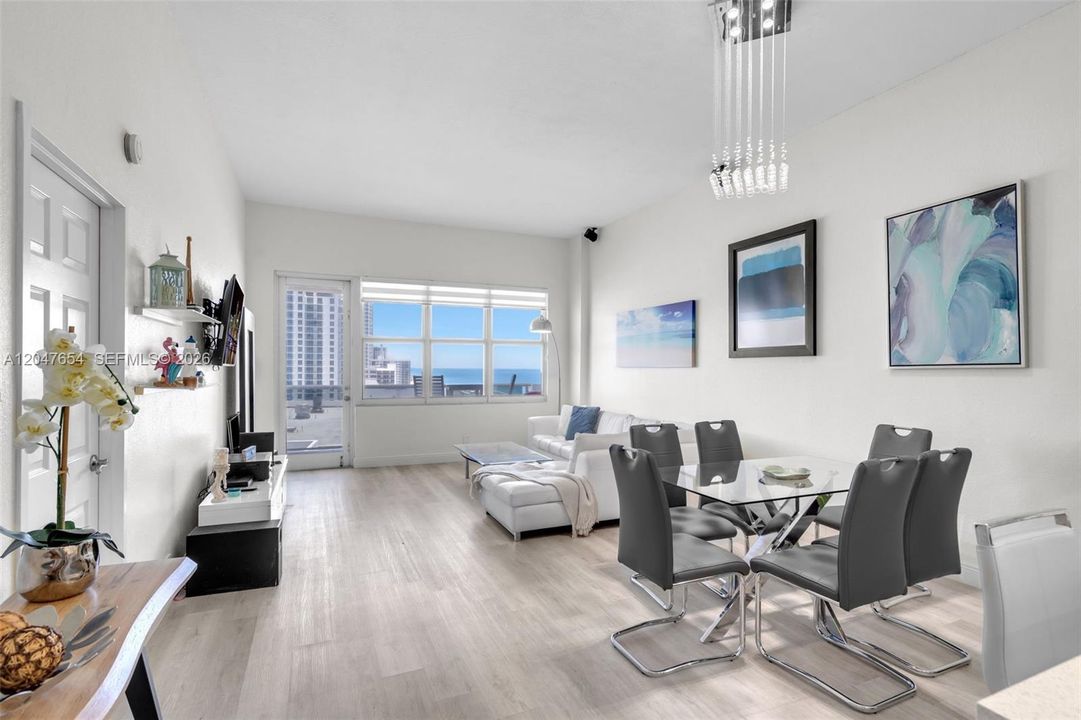 For Rent: $3,000 (1 beds, 1 baths, 896 Square Feet)