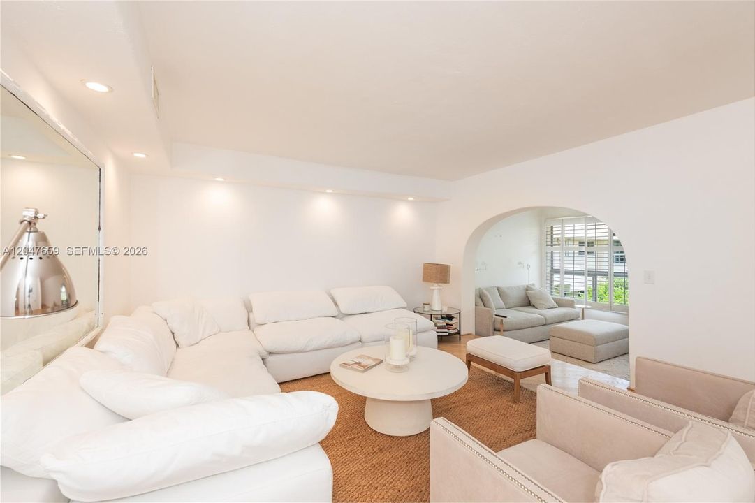 В аренду: $4,100 (3 спален, 2 ванн, 1369 Квадратных фут)