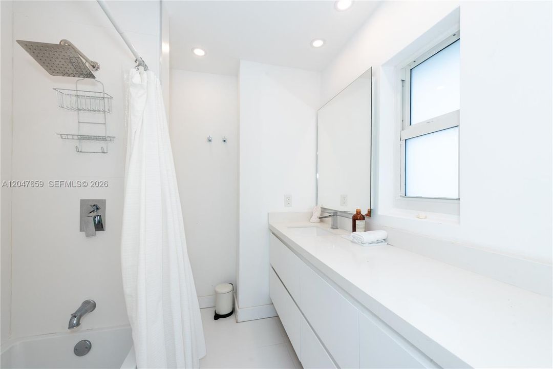 В аренду: $4,100 (3 спален, 2 ванн, 1369 Квадратных фут)