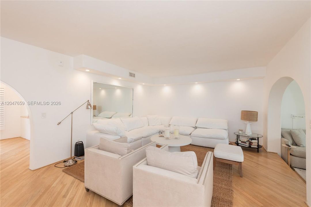 В аренду: $4,100 (3 спален, 2 ванн, 1369 Квадратных фут)