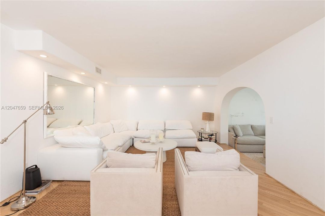 В аренду: $4,100 (3 спален, 2 ванн, 1369 Квадратных фут)
